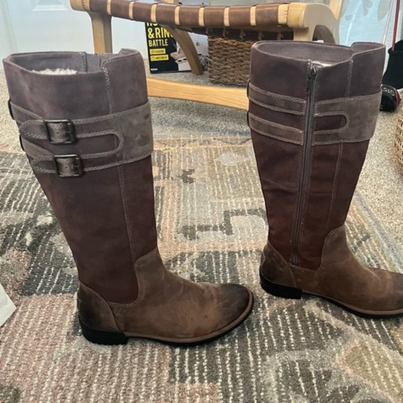 UGG Zarina Waterproof Boot - Picture 6 of 9